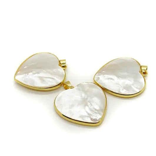 Pandantiv inima din sidef cu montura aurie - 30mm
