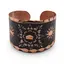Inel reglabil din cupru cu motive florale pe fundal negru, 15mm